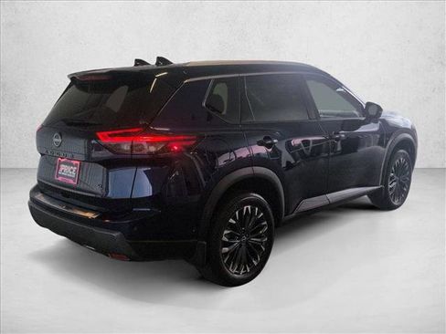 Used 2025 Nissan Rogue SL w/ Tech Package image 5