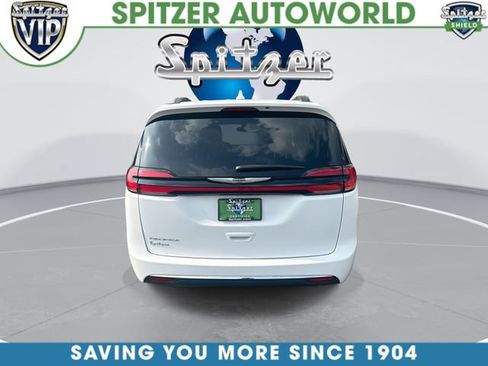 Certified 2022 Chrysler Pacifica Touring-L FWD image 8