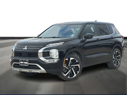 Used 2024 Mitsubishi Outlander SE image 1