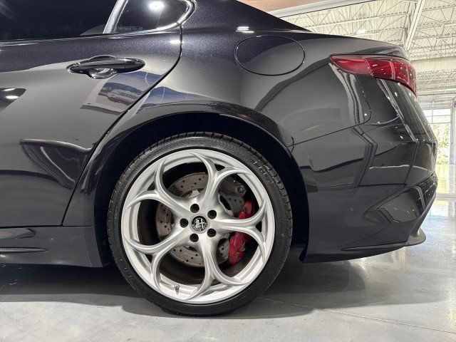Used 2018 Alfa Romeo Giulia Quadrifoglio w/ Driver Assist Dynamic Package RWD image 10