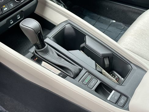 Used 2025 Honda Accord LX image 19