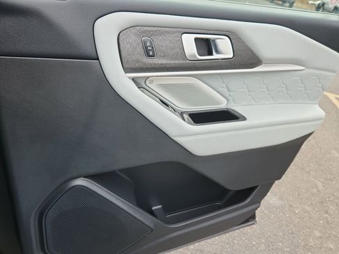 Used 2025 Ford Explorer Platinum w/ LUX Leather Package image 16