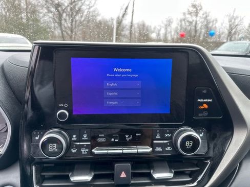 Used 2023 Toyota Highlander XLE AWD/4WD image 41