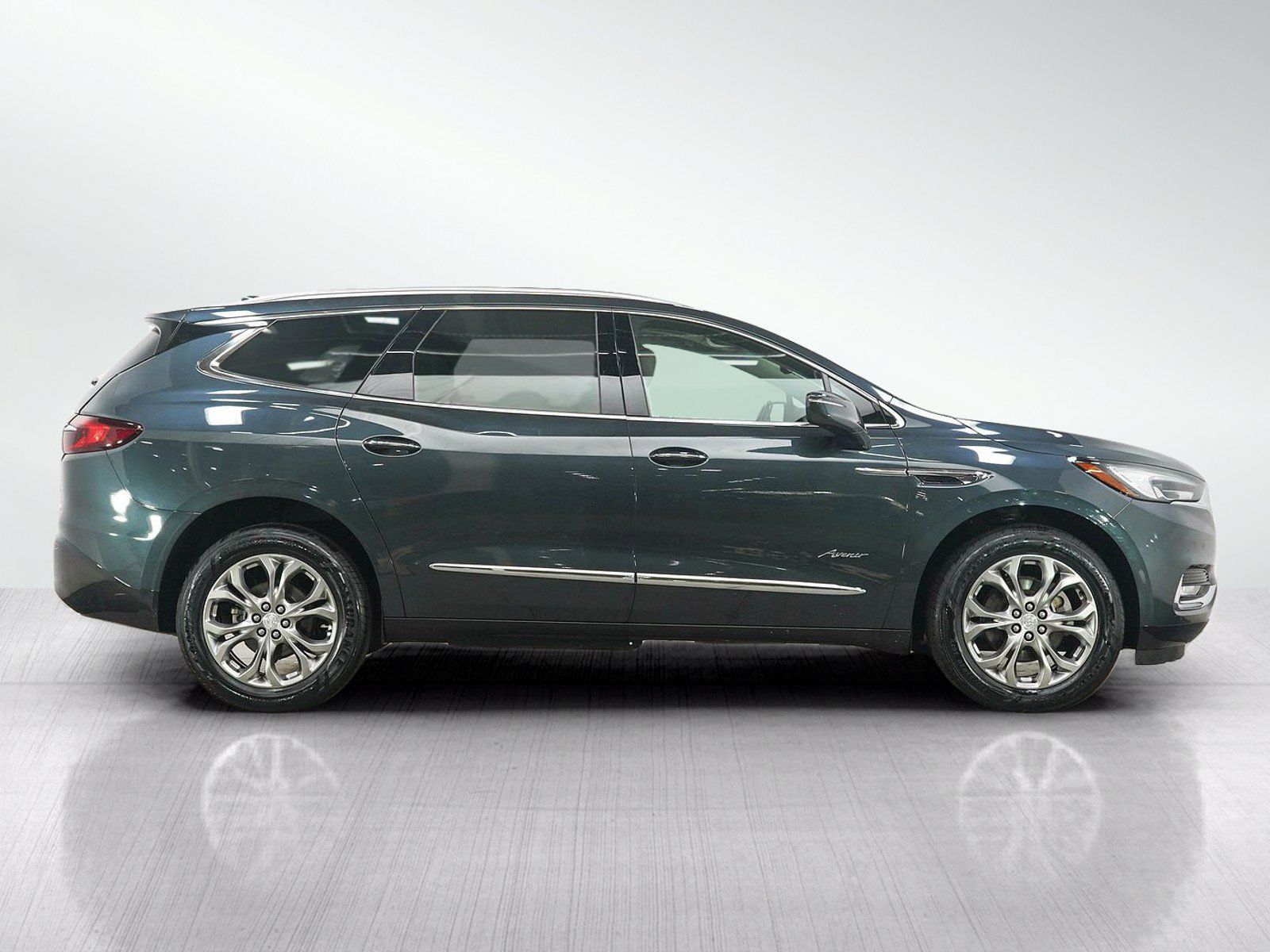 Used 2018 Buick Enclave Avenir w/ Avenir Technology Package AWD/4WD image 6