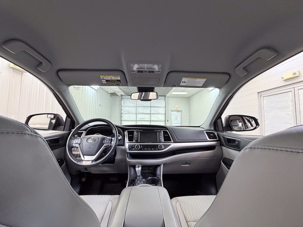 Used 2018 Toyota Highlander Plus AWD/4WD image 26