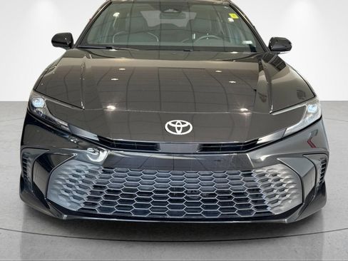 Used 2025 Toyota Camry SE image 8