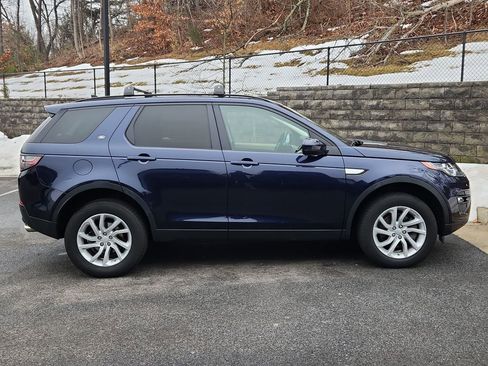 Used 2016 Land Rover Discovery Sport HSE image 11