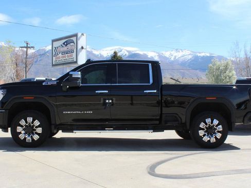 Used 2024 GMC Sierra 3500 Denali w/ Denali Reserve Package AWD/4WD image 39