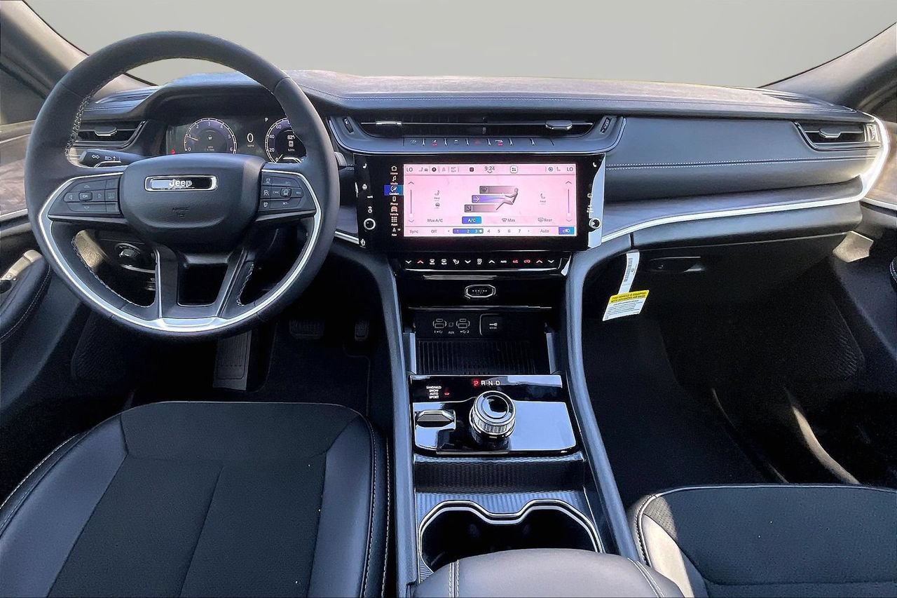 New 2026 Jeep Grand Cherokee Altitude AWD/4WD image 9