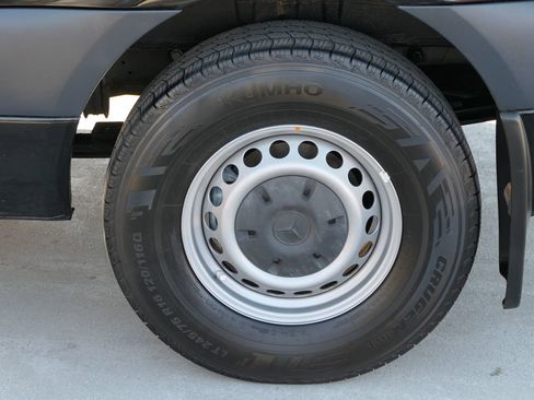 Used 2023 Mercedes-Benz Sprinter 2500 image 10