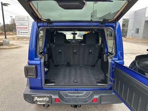 Used 2019 Jeep Wrangler Unlimited Sahara AWD/4WD image 10