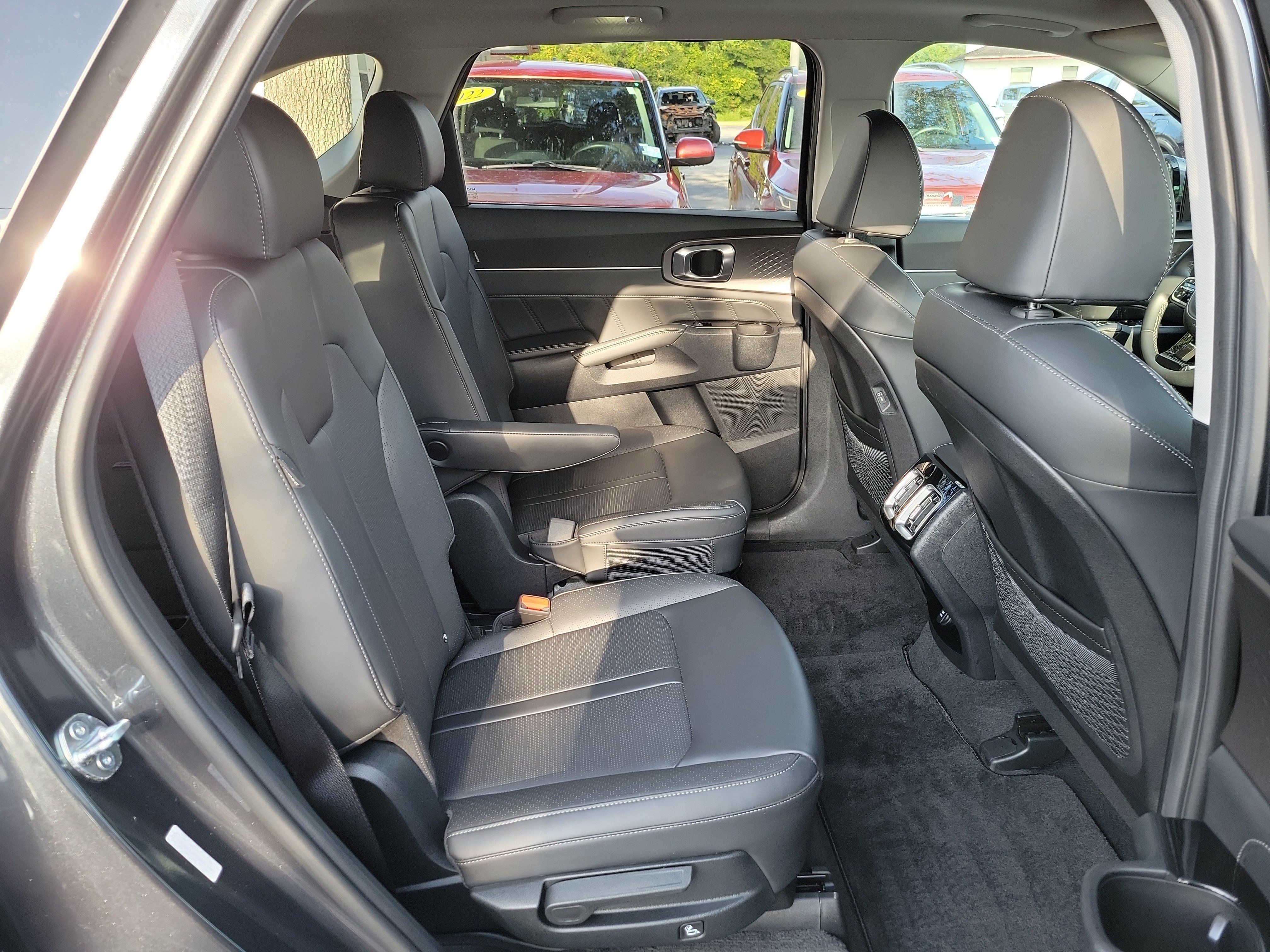 Certified 2025 Kia Sorento SX FWD image 10