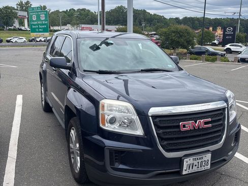 Used 2017 GMC Terrain SLE FWD image 2