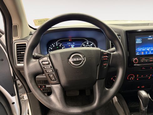 Used 2023 Nissan Frontier SV AWD/4WD image 15