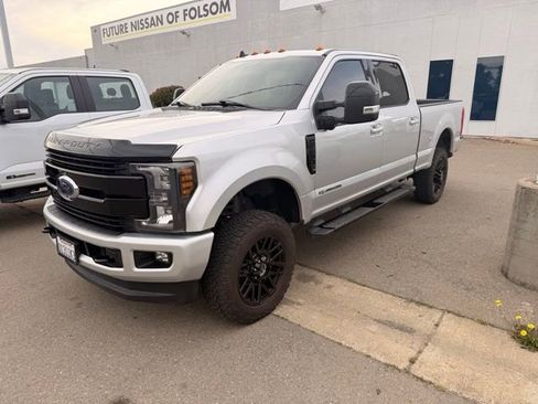 Used 2019 Ford F350 Lariat image 1