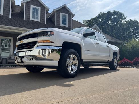 Used 2018 Chevrolet Silverado 1500 LT w/ All Star Edition image 25
