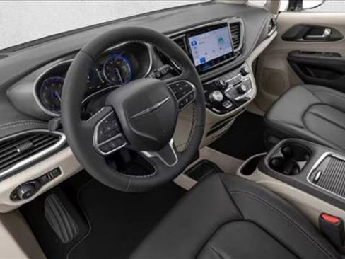 Used 2024 Chrysler Pacifica Touring-L image 9