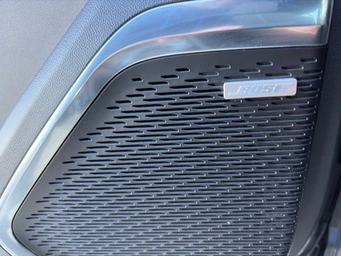 Used 2025 GMC Acadia Elevation image 17