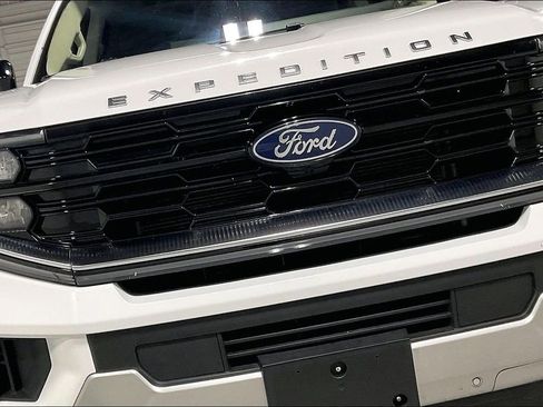 Used 2025 Ford Expedition Platinum AWD/4WD image 36