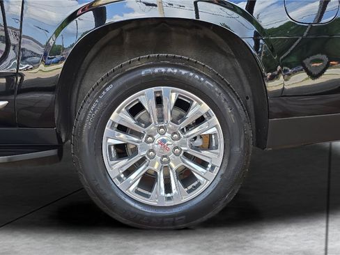 Used 2025 GMC Yukon XL Denali AWD/4WD image 31