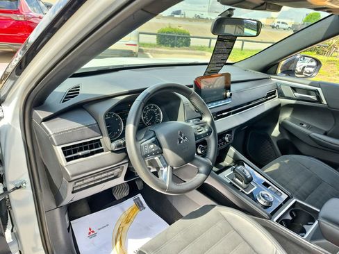 Used 2022 Mitsubishi Outlander SE AWD/4WD image 9