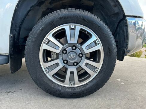 Used 2017 Toyota Tundra SR5 w/ SR5 Upgrade Package AWD/4WD image 31