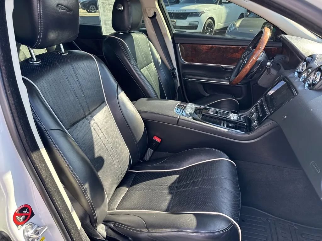 Used 2019 Jaguar XJ R-Sport AWD/4WD image 23