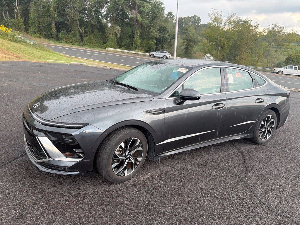 Used 2025 Hyundai Sonata SEL FWD image 4