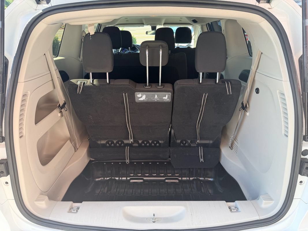 Used 2018 Chrysler Pacifica L FWD image 13
