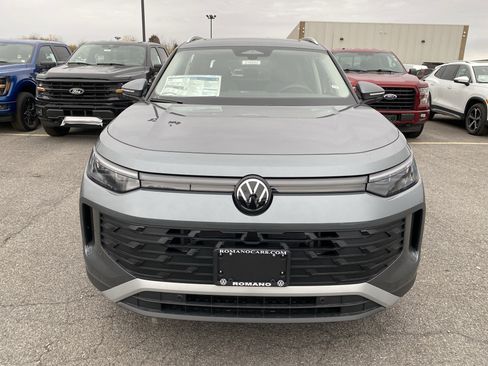 New 2025 Volkswagen Tiguan SE image 3