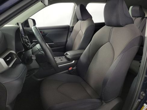 Used 2023 Toyota Highlander LE FWD image 15