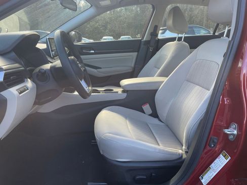 Used 2025 Nissan Altima 2.5 SV image 25