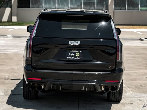 Used 2026 Cadillac Escalade V w/ LPO, ONYX Package AWD/4WD image 13