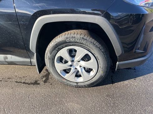 Used 2022 Toyota RAV4 LE image 19