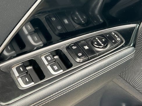 Used 2019 Kia Niro EX image 13