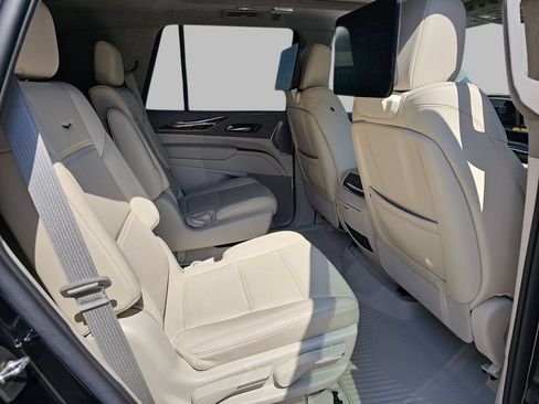 Used 2022 Cadillac Escalade Premium Luxury Platinum AWD/4WD image 11