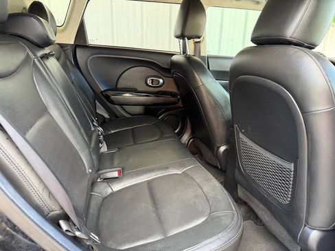 Used 2016 Kia Soul ! w/ Premium Package FWD image 11