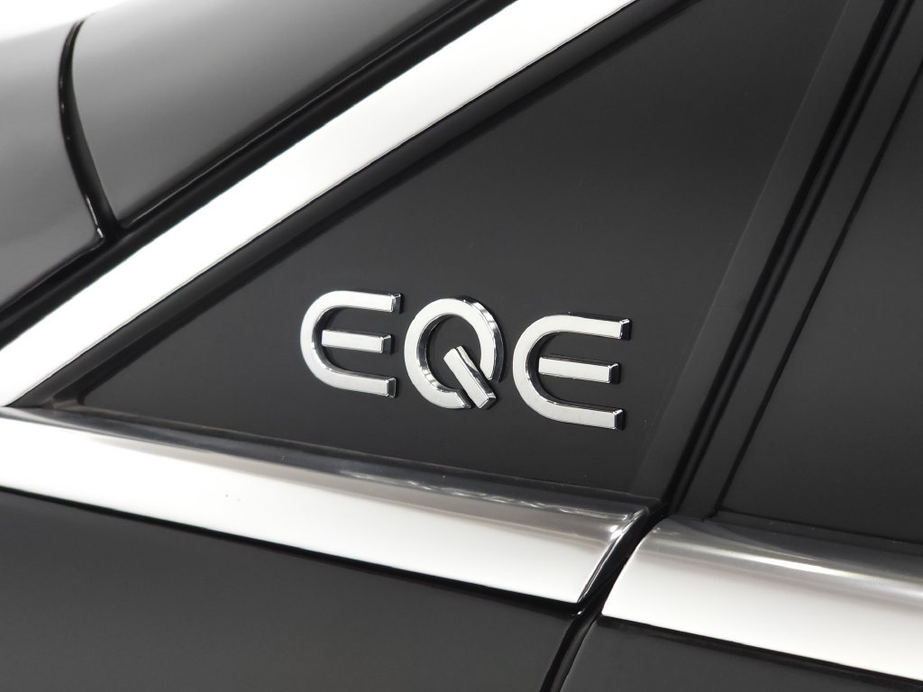 Certified 2025 Mercedes-Benz EQE 350+ 4MATIC SUV w/ AMG Line Exterior Package image 35