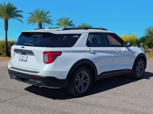 Used 2022 Ford Explorer XLT w/ Equipment Group 202A image 7