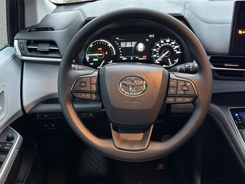 New 2026 Toyota Sienna LE image 25