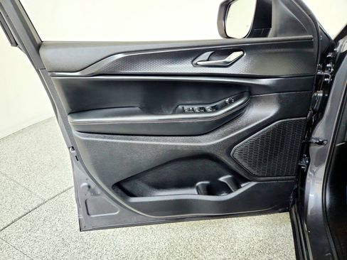 Used 2025 Jeep Grand Cherokee L Altitude w/ Luxury Tech Group I image 23