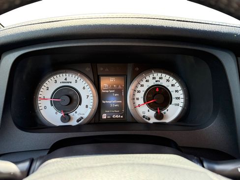 Used 2018 Toyota Sienna SE image 11