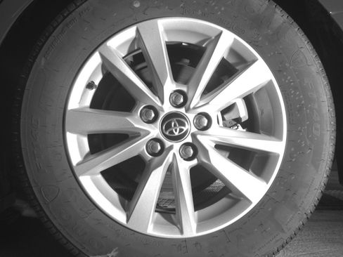 Used 2025 Toyota Camry LE image 14