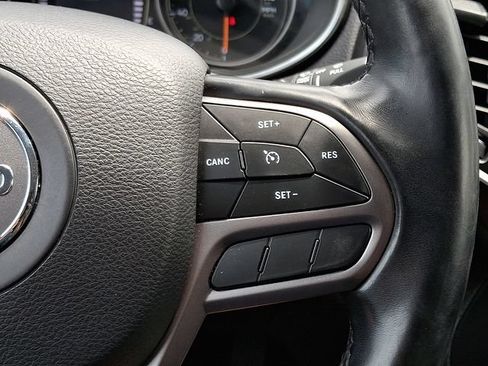 Used 2019 Jeep Cherokee Latitude Plus AWD/4WD image 17