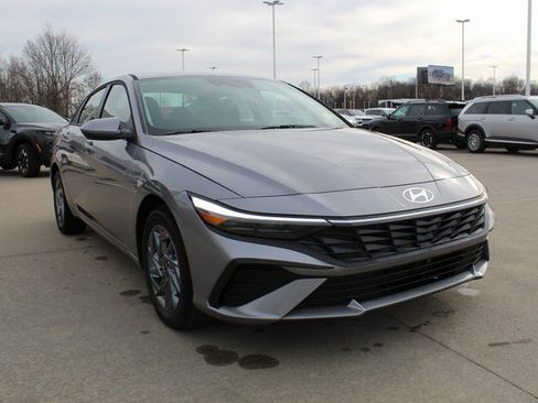 New 2026 Hyundai Elantra Blue image 6