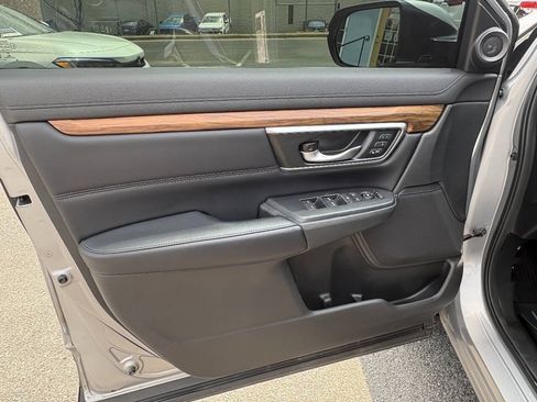 Used 2018 Honda CR-V Touring image 9
