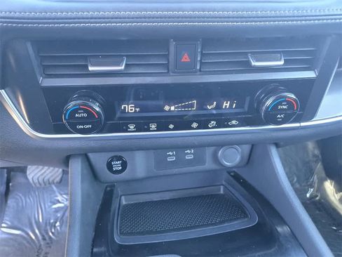 Used 2024 Nissan Rogue SV image 15