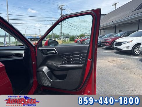Used 2025 Mitsubishi Outlander AWD image 40