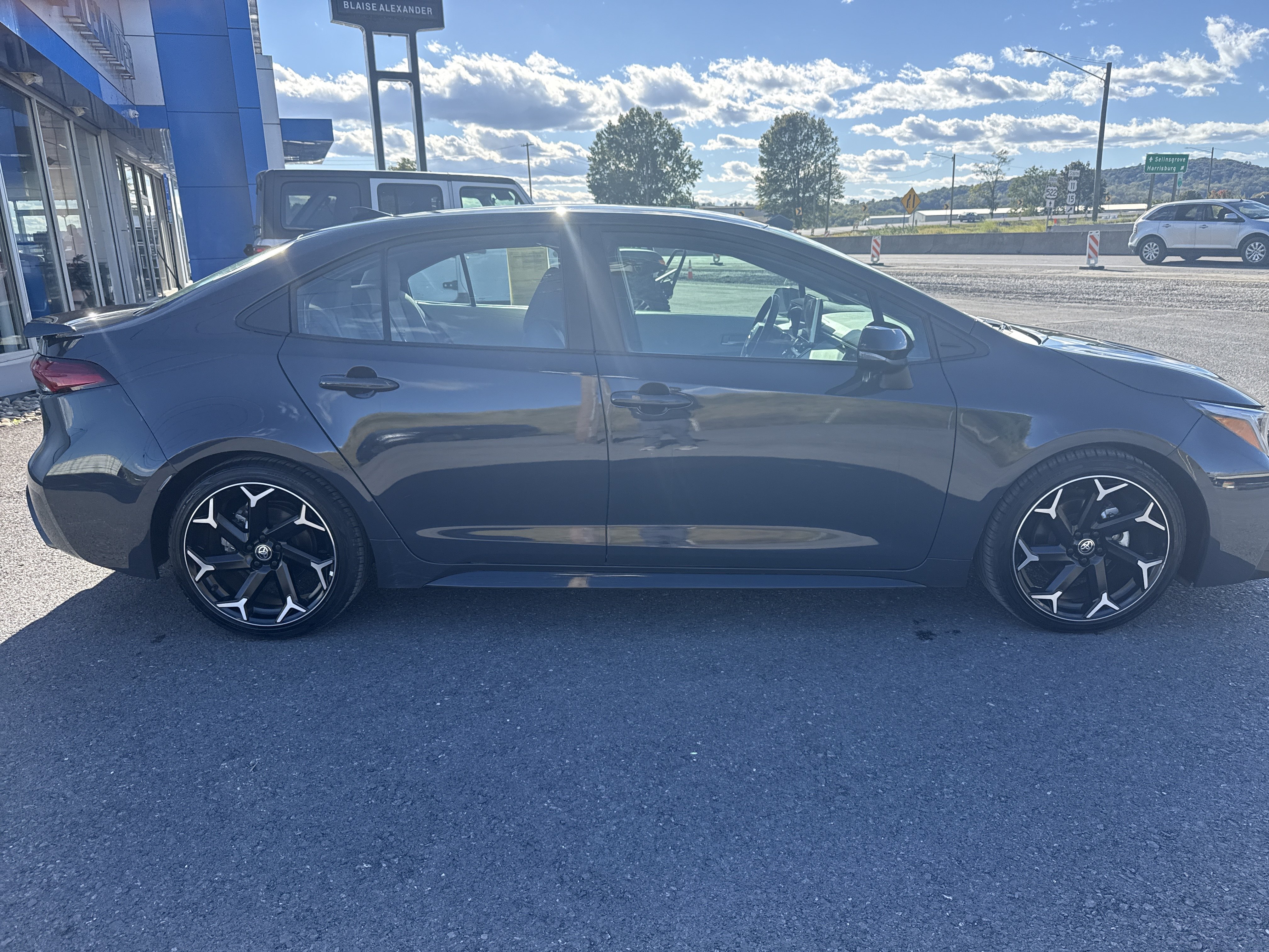 Used 2025 Toyota Corolla FX w/ Convenience Package FWD image 2