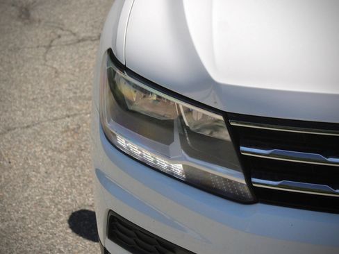 Used 2021 Volkswagen Tiguan SE w/ Panoramic Sunroof Package AWD/4WD image 21